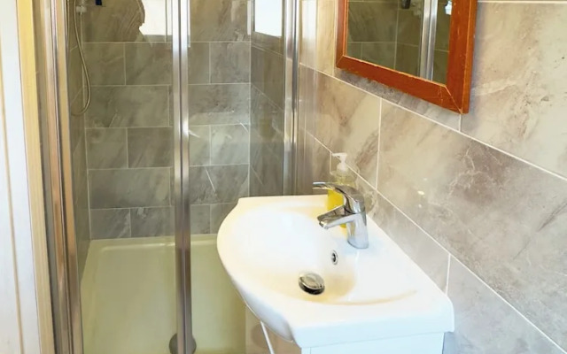 Heathrow Lodge B&B