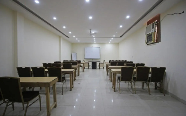 OYO 9011 Hotel Lohmod