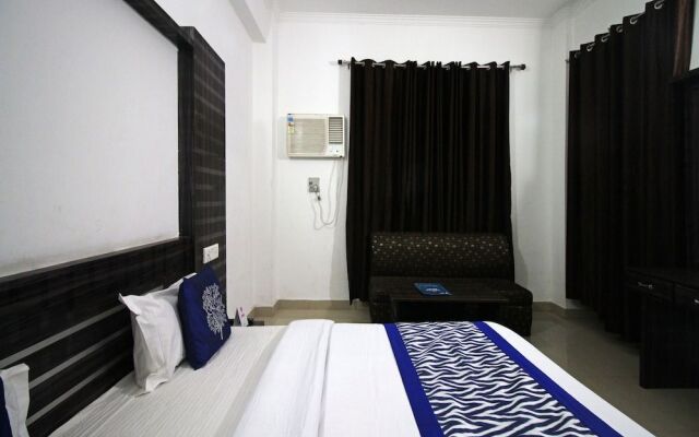 OYO 5093 Hotel Broadway