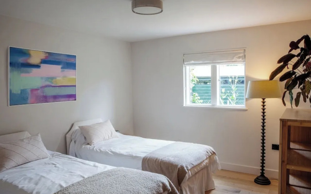 2-bed Eco Friendly Home - Sleeps 4 - Parking