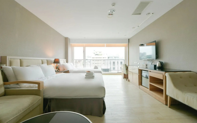 Champs Elysees Hotel
