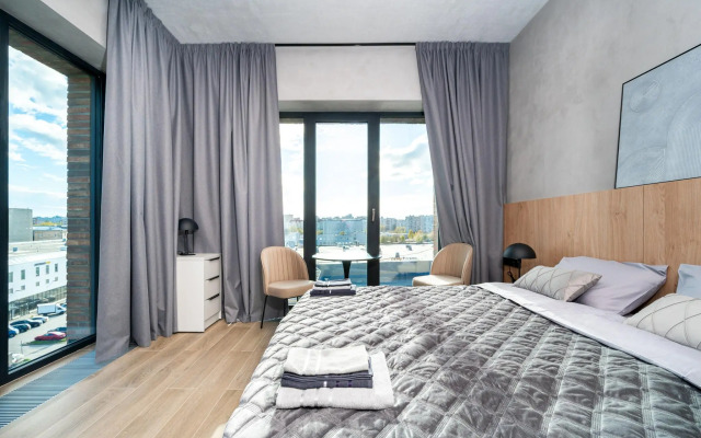 Студия на Набережной Макарова