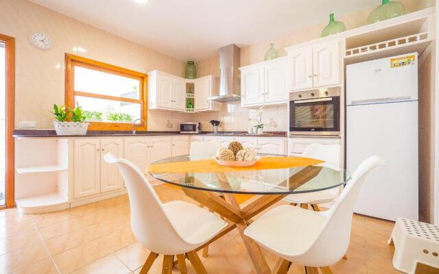 Apartamento Piscina Muro