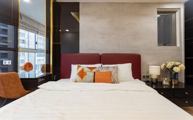 Midtown The Peak Apartment by VnHouse