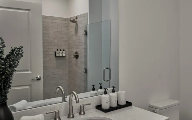 Luxury Apartments by Hyatus Center City