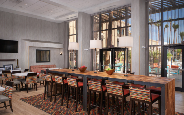 Hampton Inn & Suites Phoenix/Scottsdale on Shea Boulevard