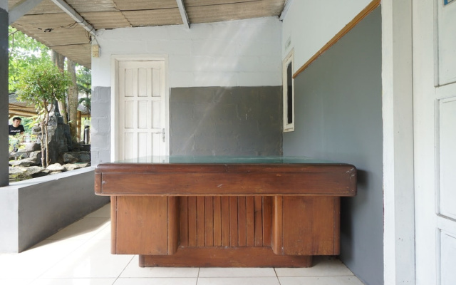 SPOT ON 93620 Anisa Homestay Syariah Near Pantai Gemah Tulungaggung