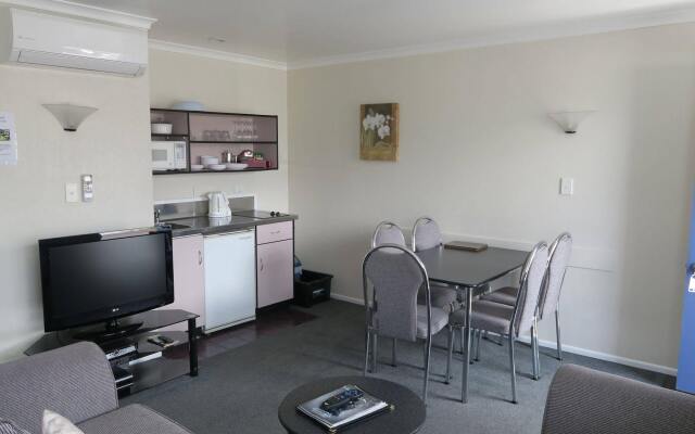 Shadzz Motel & Conference Centre