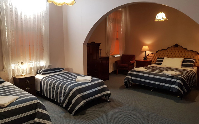 Madden's Commercial Hotel