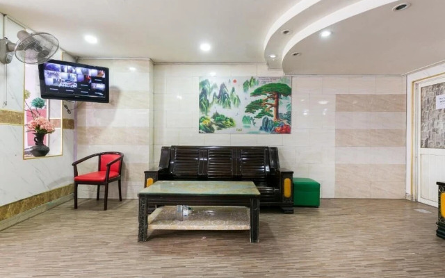 OYO 885 Ngoc Thinh Hotel