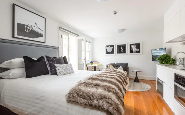 Designer Studio in Grand Manor 20 Min from Sydney