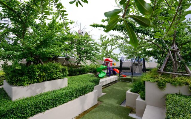 Ten Ekamai Suites Serviced Apartment