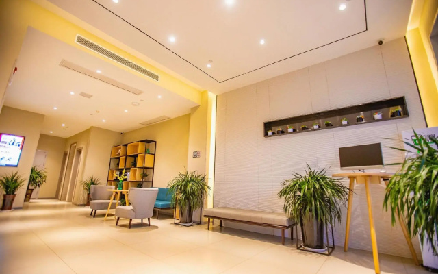 Homeinn Selected Hotel (Fuyang Linyi Mall)