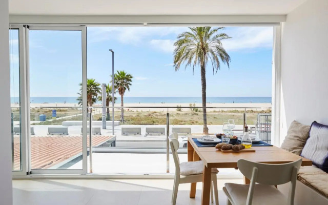 Sunny Beachfront Escape