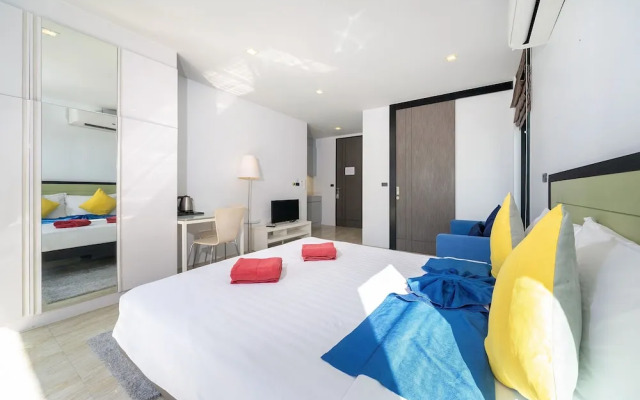 Vibrant Beach Life at Kata Villa UTK4