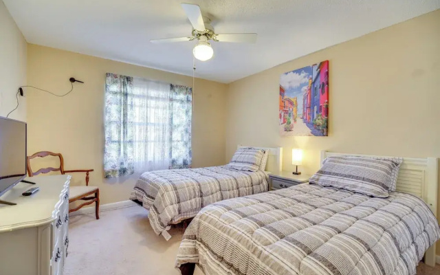7 Mi to Satellite Beach: Melbourne Home w/ Yard