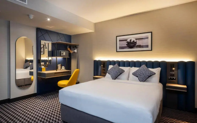 Academy Plaza Hotel