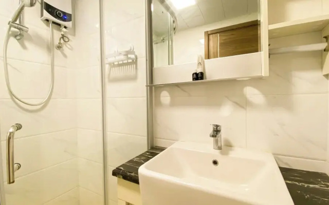 Comfort And Elegant 3Br Apartment Sky House Bsd