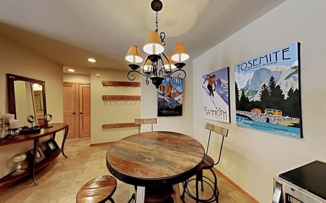 One Bedrooms At Snowbird Condos Slopeside - Free Wifi & Assigned Parking!
