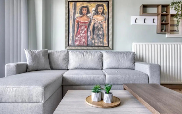 Sunny & cosy 2nd floor apt with a balcony