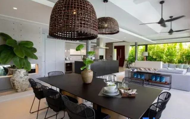 Muscat 3-Bedroom Villa with Beach Access