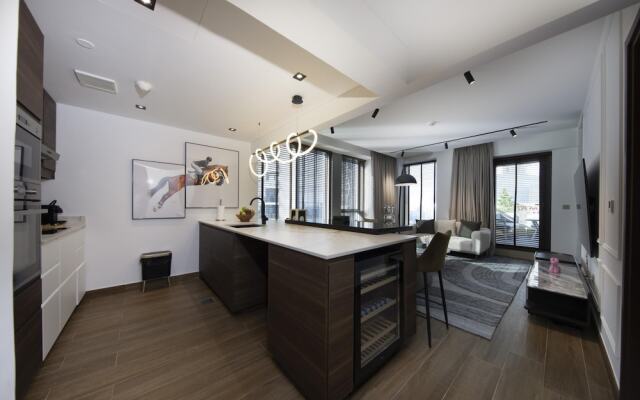 Fountain View Signature Residence With Terrace 135 SQM