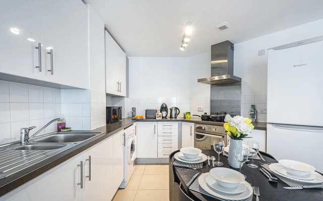 Av Stays Central London 2 Bedroom Riverside