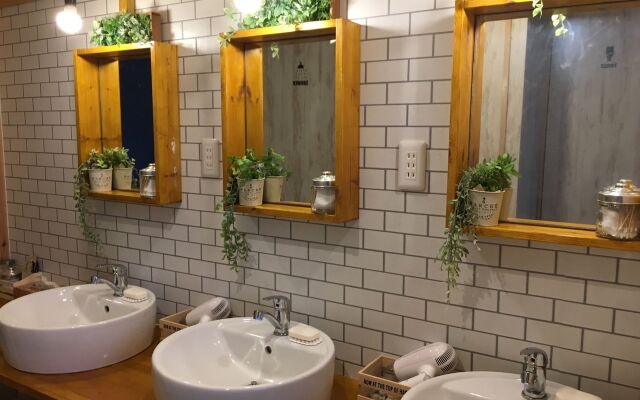 R Guest House - Hostel