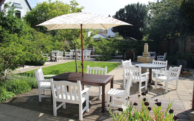 Bel & The Dragon Cookham