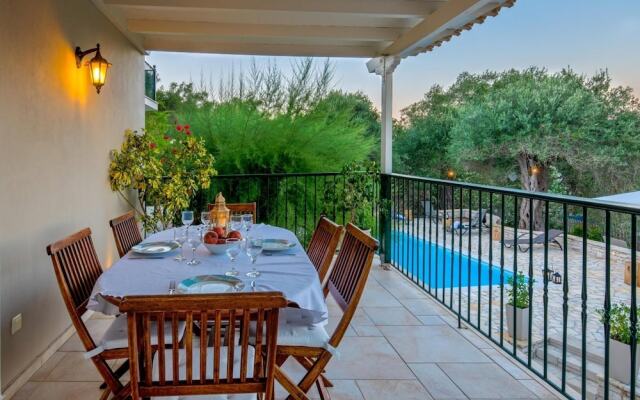 Maritina Villa - 2 BR House Surrounded by Olive Groves