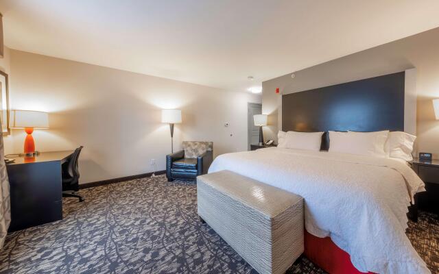 Hampton Inn & Suites DuPont