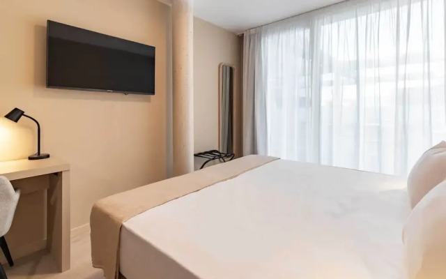 HQ Arena Hotel
