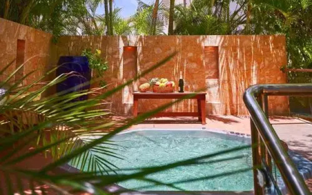 Beach Villas & Apartments Larimar
