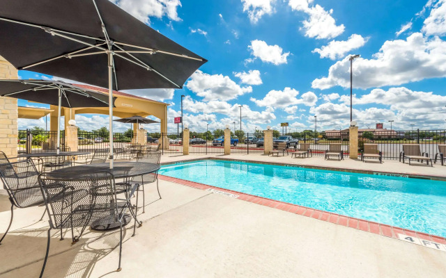 Ramada by Wyndham College Station