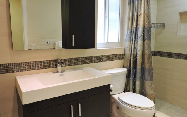 Oceanfront 1/1 for 4, Pool & Beach