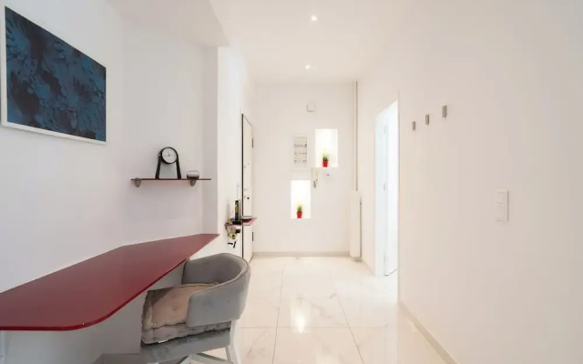 Sophisticated Modern Apt in Athens