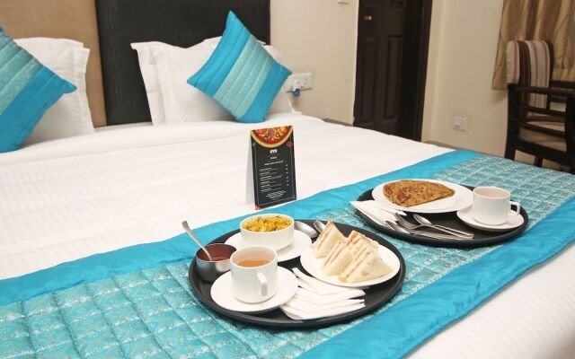 Golden Amulya Rest Wings