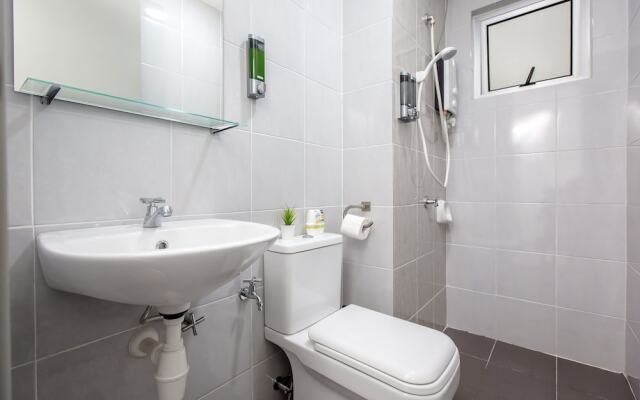 Rex Ollie The Edge Residence