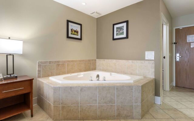 Comfort Inn & Suites Black River Falls I-94