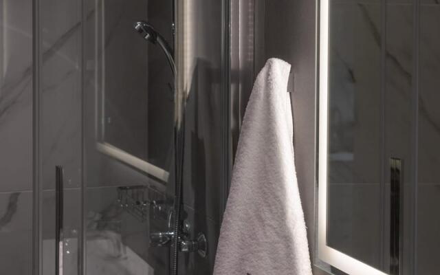 One Bedroom Apartment with Private Balcony