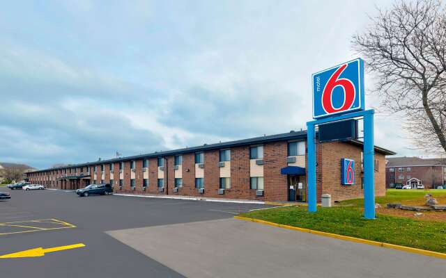 Motel 6 Oak Creek, WI