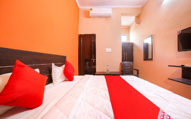 OYO 67451 Krishna Guest House
