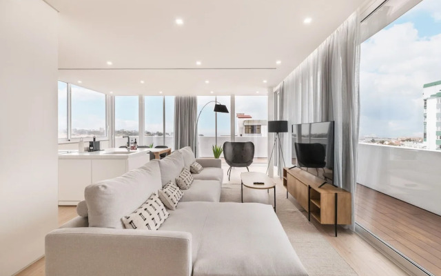 Bay View Penthouse by Olala Home