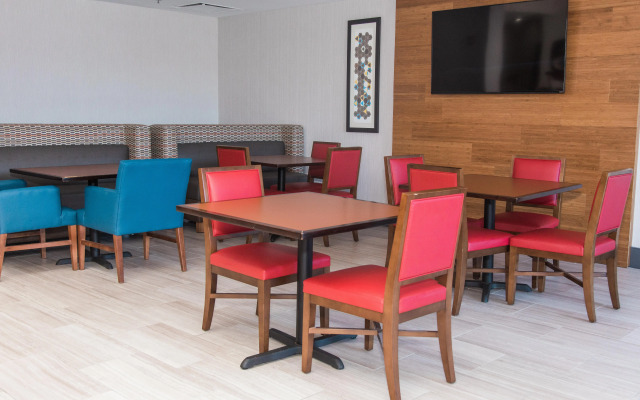 Holiday Inn Express & Suites Columbia-Fort Jackson by IHG