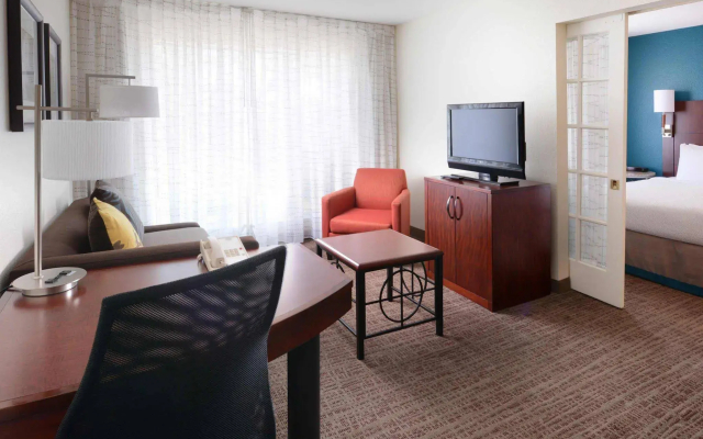 Sonesta ES Suites Dallas Market Center