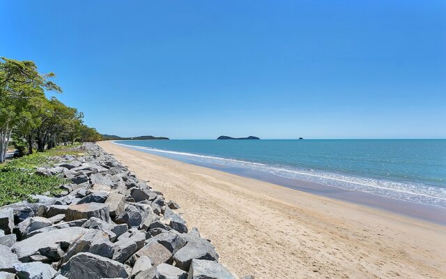 Dolce Vita Beachfront Holiday House