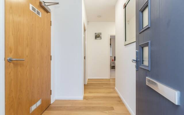 2BR Apt-sleeps 5-accessible-central Dartford