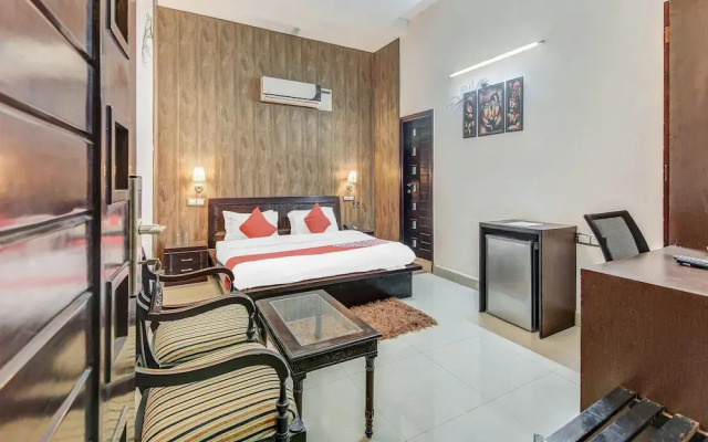 OYO 27999 Hotel Deep