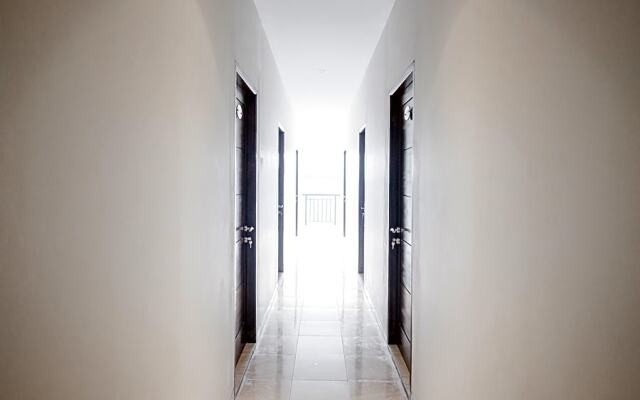RedDoorz near Taman Palem