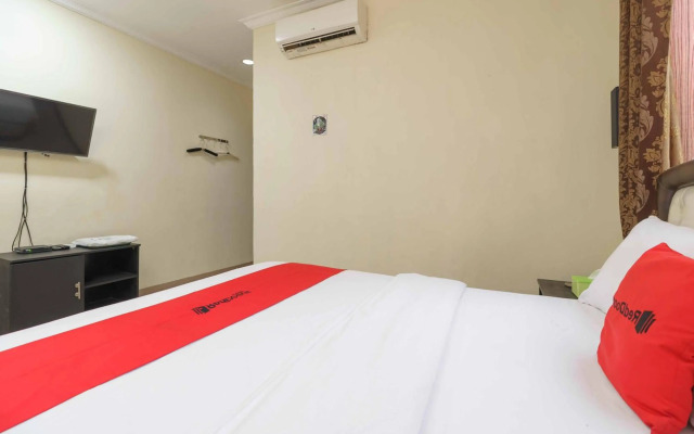 Hotel Addict by RedDoorz